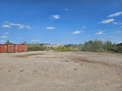 69 Saunders Road Yard, Barrie, On L4n 9a7