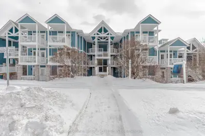 Condo Apartment in Oro-Medonte