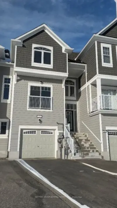 Att/Row/Townhouse in Wasaga Beach