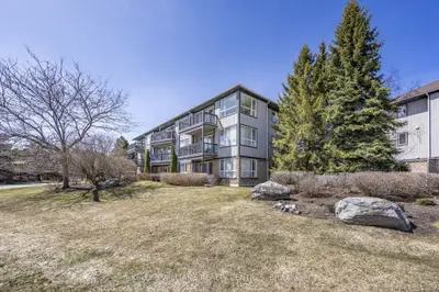 Condo Townhouse in Collingwood