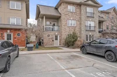 Condo Townhouse in Barrie