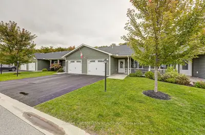 Att/Row/Townhouse in Penetanguishene
