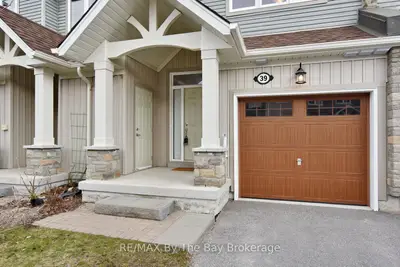 Att/Row/Townhouse in Collingwood