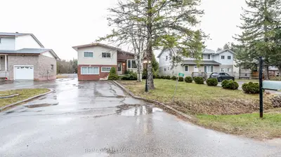 Detached in Springwater