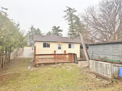 Detached in Wasaga Beach