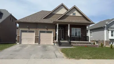 Detached in Clearview