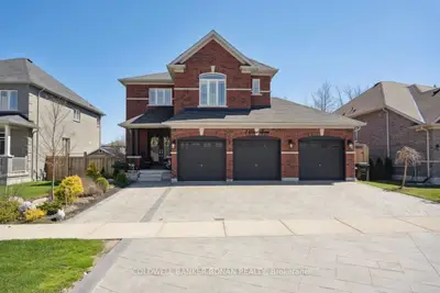 Detached in Wasaga Beach