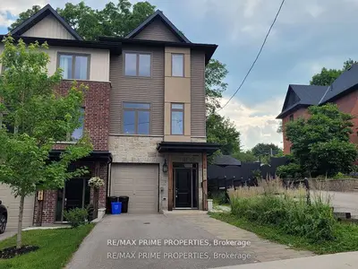 Att/Row/Townhouse in Barrie