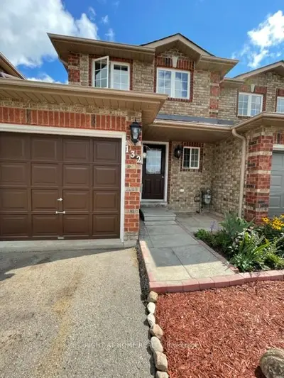 Att/Row/Townhouse in Barrie