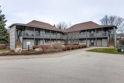 Condo Apartment in Collingwood