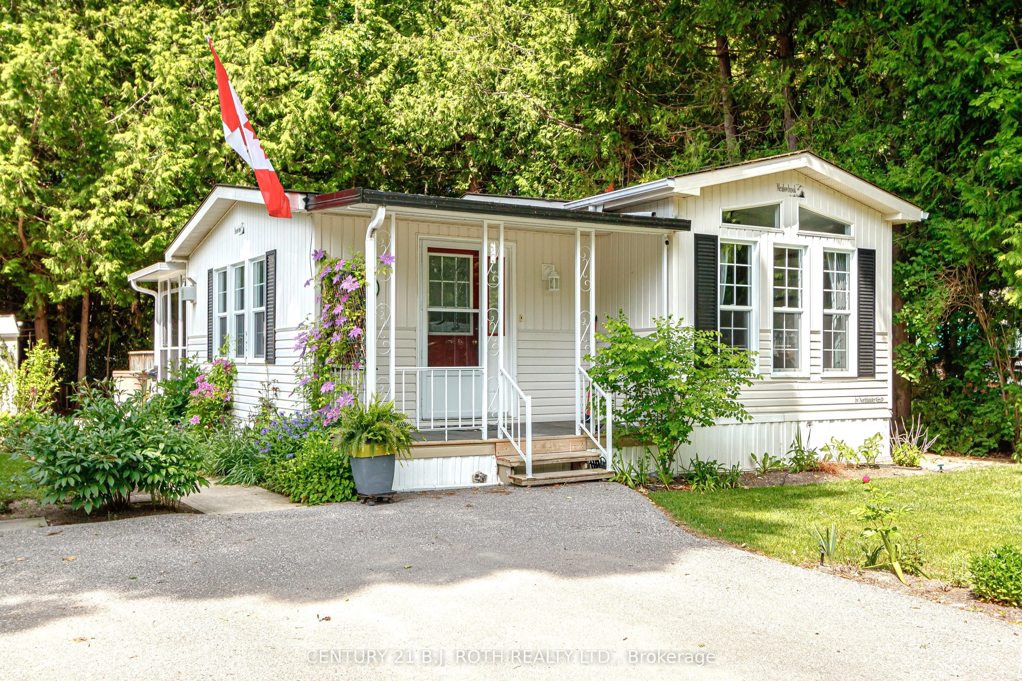 27 The Boardwalk , Wasaga Beach, ON L9Z 3A8