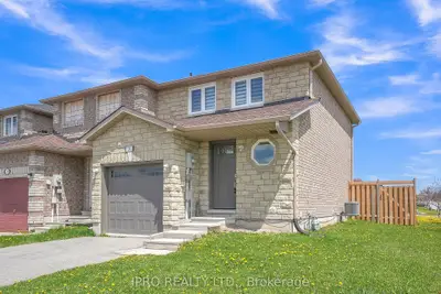 Att/Row/Townhouse in Barrie