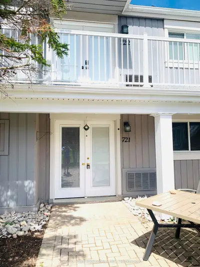 Condo Apartment in Collingwood