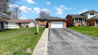 Detached in Wasaga Beach
