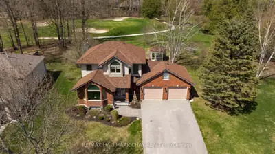 Detached in Wasaga Beach