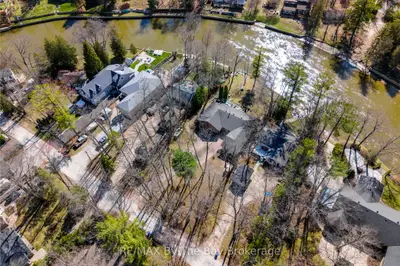 Detached in Wasaga Beach