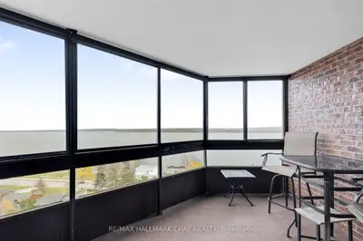Condo Apartment in Barrie
