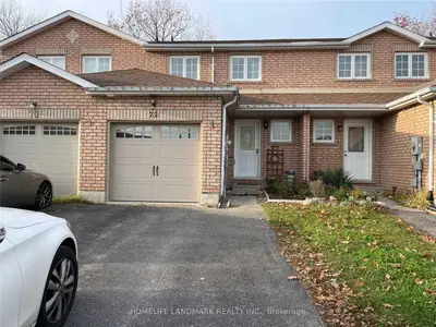 Att/Row/Townhouse in Barrie