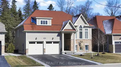 Detached in Wasaga Beach