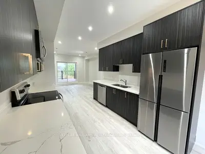 Att/Row/Townhouse in Barrie