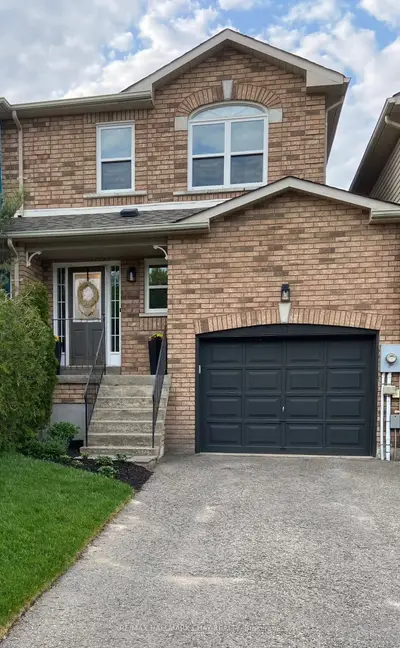 Att/Row/Townhouse in Barrie