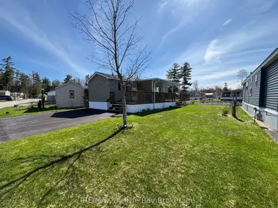 Detached in Wasaga Beach