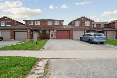 Att/Row/Townhouse in Barrie