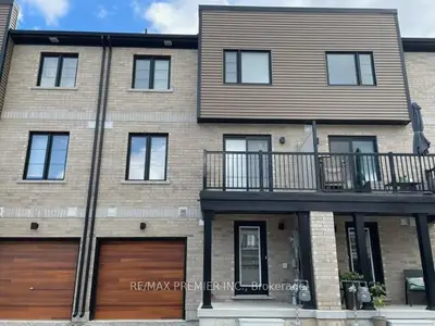 Att/Row/Townhouse in Barrie