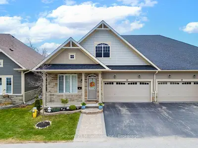 Condo Townhouse in Collingwood