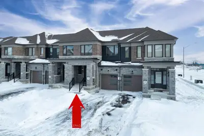 Att/Row/Townhouse in Barrie