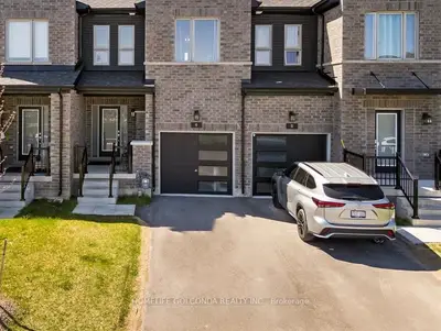 Att/Row/Townhouse in Barrie