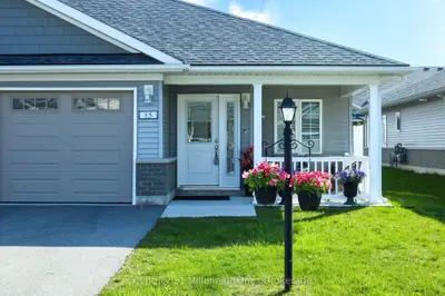 Att/Row/Townhouse in Wasaga Beach