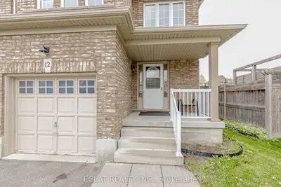 Att/Row/Townhouse in Barrie