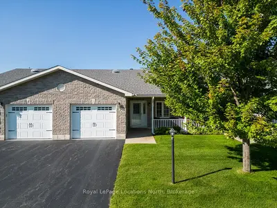 Att/Row/Townhouse in Wasaga Beach