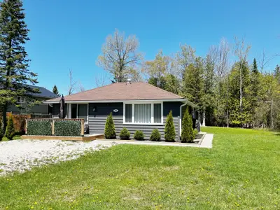 Detached in Wasaga Beach