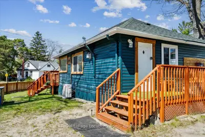Detached in Wasaga Beach
