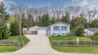 Detached in Wasaga Beach