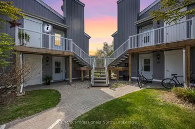 Condo Apartment in Collingwood