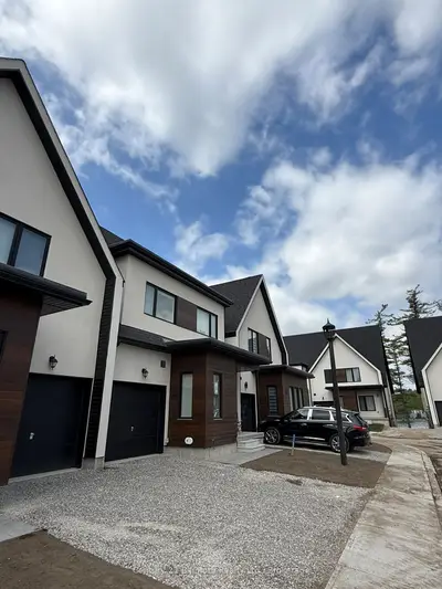 Att/Row/Townhouse in Orillia