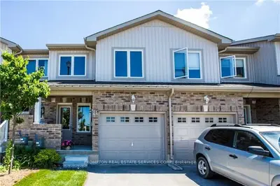 Att/Row/Townhouse in Barrie