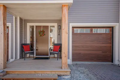 Condo Townhouse in Collingwood