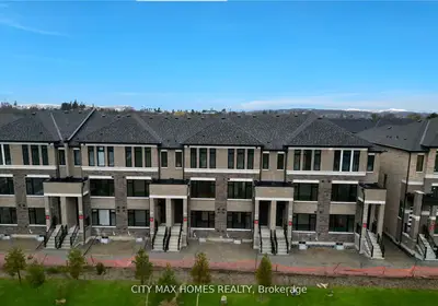Att/Row/Townhouse in Barrie