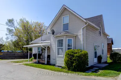 Detached in Springwater