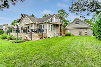Detached in Wasaga Beach