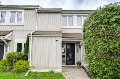 Condo Townhouse in Collingwood