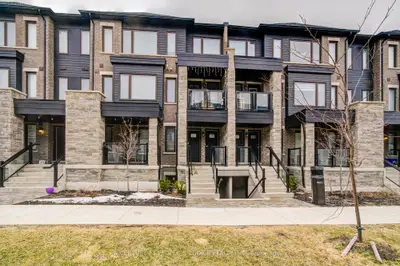 Condo Townhouse in Barrie