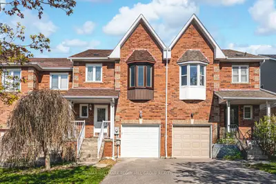Att/Row/Townhouse in Barrie