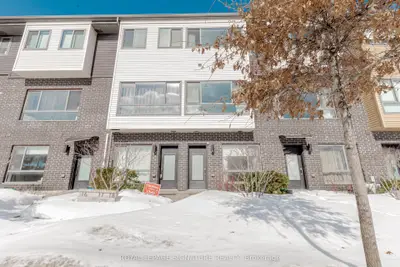 Condo Townhouse in Barrie