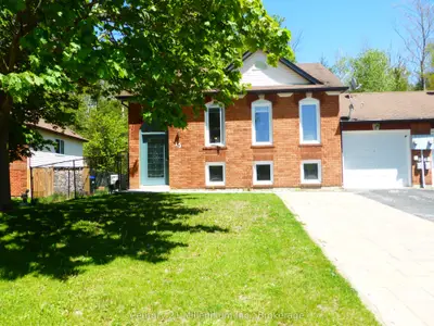 Att/Row/Townhouse in Wasaga Beach