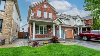 Att/Row/Townhouse in Barrie